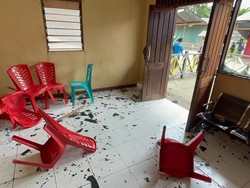 SPKT Polres Mamberamo Raya Diserang Massa Bersajam, Mobil Kapolres Dirusak SPKT Polres Mamberamo Raya Diserang Massa Bersajam, Mobil Kapolres Dirusak