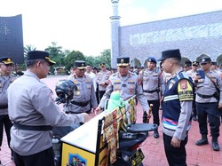 Kapolda Banten Pimpin Apel Bhabinkamtibmas: Anda Ujung Tombak Polri Kapolda Banten Pimpin Apel Bhabinkamtibmas: Anda Ujung Tombak Polri