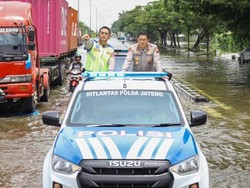 Cek Banjir di Semarang, Kapolda Jateng Pastikan Layanan Terbaik Cek Banjir di Semarang, Kapolda Jateng Pastikan Layanan Terbaik