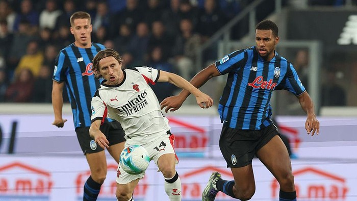 Luka Modric BERGAMO, ITALY - OCTOBER 28:  Luka Modric of AC Milan in action during the Serie A match between Atalanta BC and AC Milan at Gewiss Stadium on October 28, 2025 in Bergamo, Italy. (Photo by Claudio Villa/AC Milan via Getty Images)
