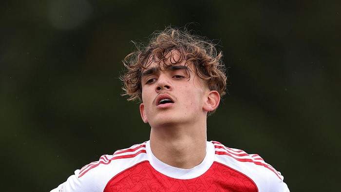 BOREHAMWOOD, ENGLAND - OCTOBER 21: Max Dowman of Arsenal during the UEFA Youth League 2025/26 between Arsenal FC and Atletico de Madrid at Meadow Park on October 21, 2025 in Borehamwood, England. (Photo by Alex Pantling/Getty Images)
