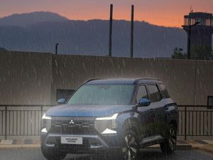 Tips Maksimalkan Fitur Mitsubishi Destinator saat Hujan Tips Maksimalkan Fitur Mitsubishi Destinator saat Hujan