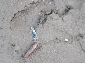 Pisau Patah Saksi Bisu Kematian Tragis Dani di Tasikmalaya Pisau Patah Saksi Bisu Kematian Tragis Dani di Tasikmalaya