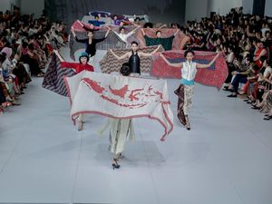 Bahasa Kain, Persembahan Spesial Obin saat Hari Sumpah Pemuda di JFW 2026