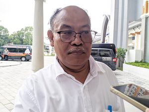 Penyidik DLHK NTB Periksa 4 Sopir Truk Pembawa Kayu Ilegal dari Sumbawa Penyidik DLHK NTB Periksa 4 Sopir Truk Pembawa Kayu Ilegal dari Sumbawa