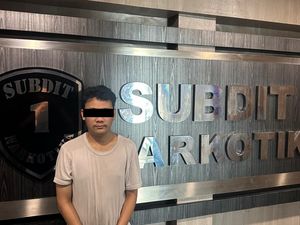 Pria di Jakbar Jual Tembakau Sintetis di Medsos Pakai Sistem Laku Bayar Pria di Jakbar Jual Tembakau Sintetis di Medsos Pakai Sistem Laku Bayar