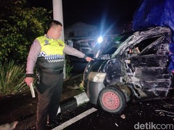 Mobil Pikap Keluar Jalur Tabrak Bus di Parepare, Sopir Luka-luka Mobil Pikap Keluar Jalur Tabrak Bus di Parepare, Sopir Luka-luka