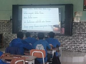 Keren! Siswa SMAN 1 Kuala Pembuang Menulis Indah Pakai Papan Digital Keren! Siswa SMAN 1 Kuala Pembuang Menulis Indah Pakai Papan Digital
