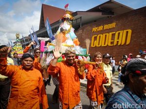 Dimeriahkan Kirab 9 Gunungan, Pedagang Boyongan ke Pasar Godean Dimeriahkan Kirab 9 Gunungan, Pedagang Boyongan ke Pasar Godean