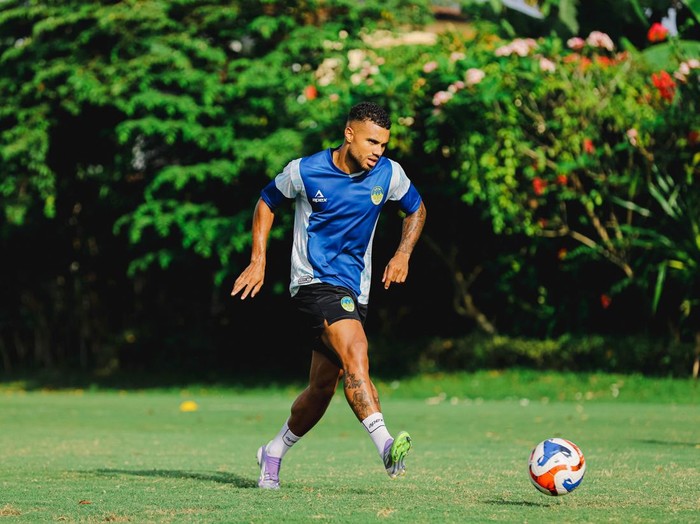 PSIM Jogja Winger PSIM Jogja Anton Fase sudah mulai berlatih bersama tim usai pulih dari cedera engkel. Foto diunggah Rabu (29/10/2025).