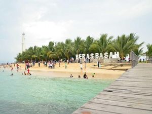 4 Pulau Cantik di Bontang, Sayang Bila Tak Datang 4 Pulau Cantik di Bontang, Sayang Bila Tak Datang