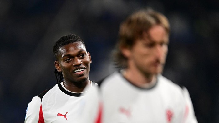 Rafael Leao Soccer Football - Serie A - Atalanta v AC Milan - New Balance Arena, Bergamo, Italy - October 28, 2025  AC Milans Rafael Leao walks off for half time REUTERS/Daniele Mascolo
