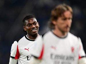 Milan Imbang, Dua Pemainnya Tumbang Milan Imbang, Dua Pemainnya Tumbang