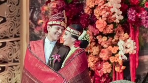 Foto Pernikahan Putri Erick Thohir & Bos Teknologi, Meriah dengan Adat Batak