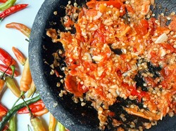 Resep Sambal Bawang yang Pedas Buat Pelengkap Ayam Goreng Resep Sambal Bawang yang Pedas Buat Pelengkap Ayam Goreng