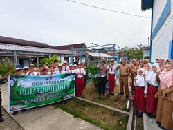 Sosialisasi Green Policing, Polantas Polres Rohul Ajak Siswa SD Tanam Pohon Sosialisasi Green Policing, Polantas Polres Rohul Ajak Siswa SD Tanam Pohon