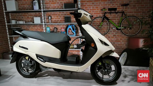 Stan Suzuki di JMS 2025 Stan Suzuki di Japan Mobility Show 2025.