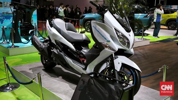 Stan Suzuki di JMS 2025 Stan Suzuki di Japan Mobility Show 2025.