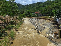 Banjir Bandang di Cisolok Sukabumi Diduga Akibat Penambangan Liar Banjir Bandang di Cisolok Sukabumi Diduga Akibat Penambangan Liar