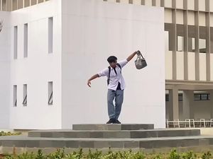 Gerakan Tarian Dayak Dayang Bintang yang Lagi Tren Gerakan Tarian Dayak Dayang Bintang yang Lagi Tren