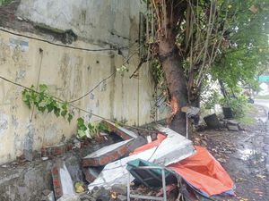 Nahas Jukir di Surabaya Tewas Ketiban Tembok Saat Tiduran gegara Sakit Gigi Nahas Jukir di Surabaya Tewas Ketiban Tembok Saat Tiduran gegara Sakit Gigi