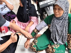 Penyintas Banjir Cisolok Alami Gatal-Batuk, Dinkes Sukabumi Terjunkan Tim Medis