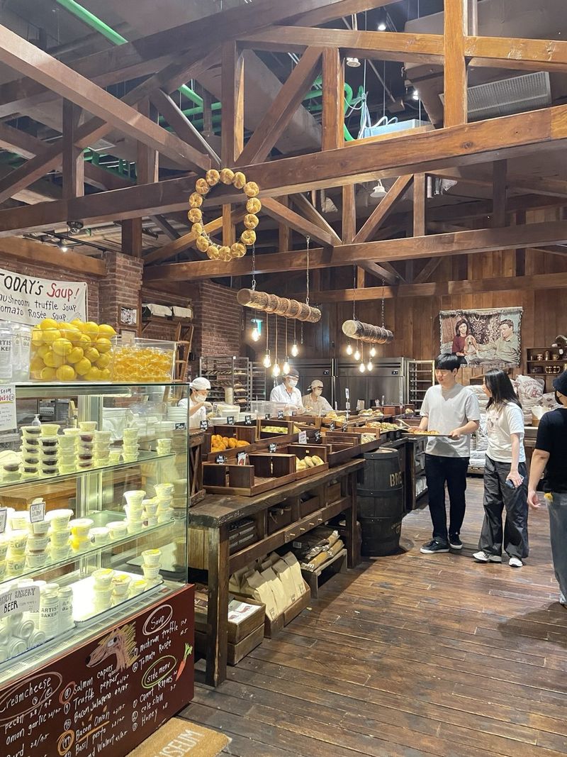 Tragis! Pegawai Toko Roti Ini Tewas Usai Bekerja 80 Jam Seminggu .