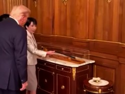 Video: PM Jepang Beri Hadiah Trump Stik Golf Mendiang Shinzo Abe Video: PM Jepang Beri Hadiah Trump Stik Golf Mendiang Shinzo Abe