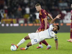 AS Roma Vs Parma: Serigala Menang 2-1 AS Roma Vs Parma: Serigala Menang 2-1