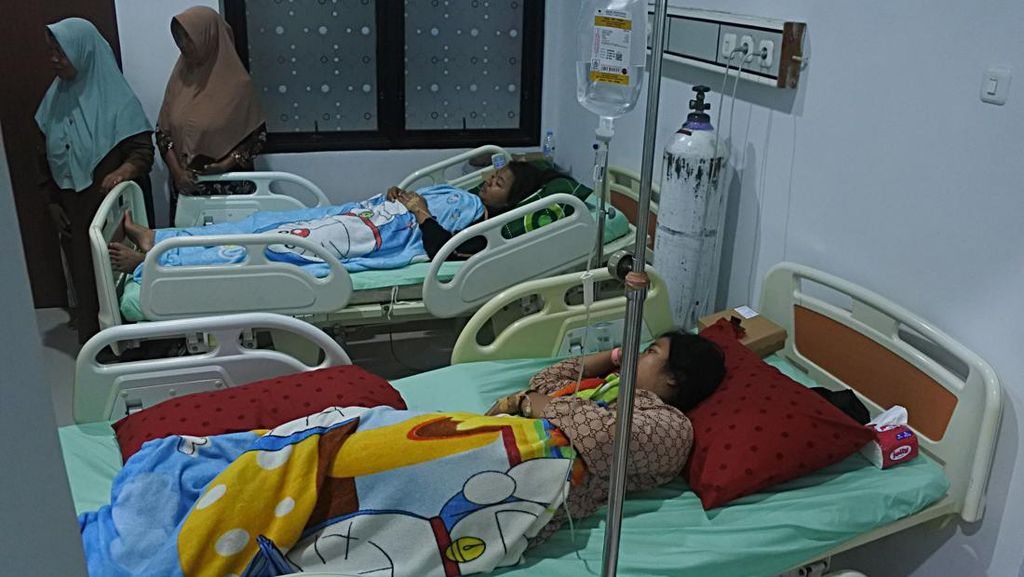 Atap Asrama Ponpes Situbondo Ambruk, Satu Santriwati Tewas Atap Asrama Ponpes Situbondo Ambruk, Satu Santriwati Tewas