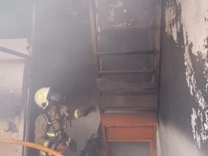 Ruko di Pasar Baru Jakpus Kebakaran, Asap Tebal Mengepul Ruko di Pasar Baru Jakpus Kebakaran, Asap Tebal Mengepul