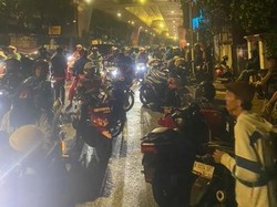Macet Parah di Jakarta Semalam Bikin Pengendara Terjebak Berjam-jam Macet Parah di Jakarta Semalam Bikin Pengendara Terjebak Berjam-jam