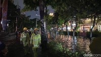 Video: Banjir di Kemang Raya, Lalin Dialihkan ke Antasari