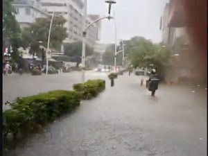 Jalan Kemang Raya Jaksel Banjir Sore Ini, Lalin Dialihkan Jalan Kemang Raya Jaksel Banjir Sore Ini, Lalin Dialihkan