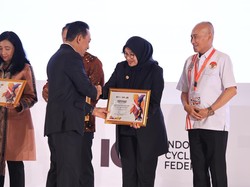 Banyuwangi Raih Penghargaan PB ISSI karena Konsisten Gelar Event Sepeda Banyuwangi Raih Penghargaan PB ISSI karena Konsisten Gelar Event Sepeda