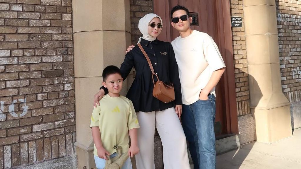 Citra Kirana Mohon Doa Ingin Wujudkan Harapan Anak Citra Kirana Mohon Doa Ingin Wujudkan Harapan Anak