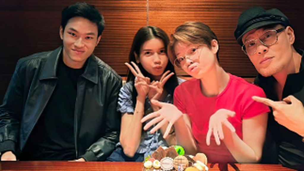 Momen Deddy Corbuzier Ajak Sabrina Chairunnisa Makan Bersama Keluarga Momen Deddy Corbuzier Ajak Sabrina Chairunnisa Makan Bersama Keluarga