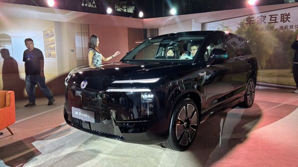 SUV Mewah Buat Orang Kaya Denza N8L yang Dijual Rp 700 Jutaan