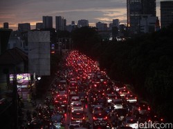Sejumlah Titik di Tol Dalam Kota Masih Macet Malam Ini