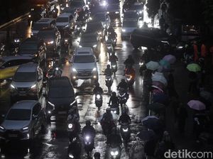 Masih Ada Genangan, Ini Titik-titik Macet di Jalan Arteri Jakarta