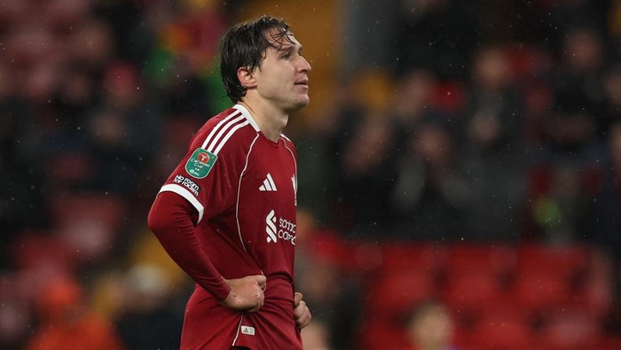Federico Chiesa Soccer Football - Carabao Cup - Fourth Round - Liverpool v Crystal Palace - Anfield, Liverpool, Britain - October 29, 2025 Liverpools Federico Chiesa looks dejected REUTERS/Phil Noble EDITORIAL USE ONLY. NO USE WITH UNAUTHORIZED AUDIO, VIDEO, DATA, FIXTURE LISTS, CLUB/LEAGUE LOGOS OR LIVE SERVICES. ONLINE IN-MATCH USE LIMITED TO 120 IMAGES, NO VIDEO EMULATION. NO USE IN BETTING, GAMES OR SINGLE CLUB/LEAGUE/PLAYER PUBLICATIONS. PLEASE CONTACT YOUR ACCOUNT REPRESENTATIVE FOR FURTHER DETAILS..