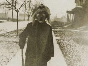 Foto Kostum Halloween Zaman Dulu Ini Menakutkan, Dijamin Bikin Merinding!