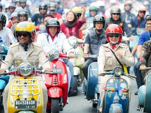 Gubernur Wagub Sulsel Kompak Naik Vespa-Tanam Pohon Tabebuya di Makassar Gubernur Wagub Sulsel Kompak Naik Vespa-Tanam Pohon Tabebuya di Makassar