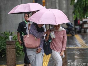 BMKG Buka Suara Soal Isu Air Hujan Jakarta Mengandung Mikroplastik