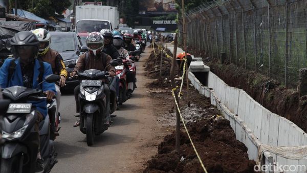 Ini Biang Kerok Jalanan Macet di Pondok Cabe Ini Biang Kerok Jalanan Macet di Pondok Cabe