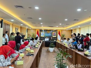 Guru Madrasah Tuntut Diangkat Jadi PPPK, Istana Bilang Begini