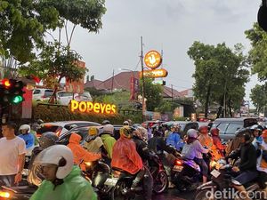Sempat Banjir, Lalin Jalan Kemang Raya Jaksel Macet Parah Sore Ini Sempat Banjir, Lalin Jalan Kemang Raya Jaksel Macet Parah Sore Ini