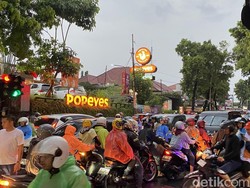 Sempat Banjir, Lalin Jalan Kemang Raya Jaksel Macet Parah Sore Ini