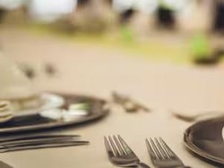 Gegara Temuan Daun Salam, Pelanggan Kecewa dengan Menu di Resto Ini