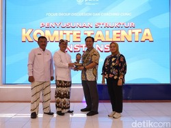Tiga Provinsi Berkumpul di Cirebon Bahas Pembentukan Komite Talenta ASN Tiga Provinsi Berkumpul di Cirebon Bahas Pembentukan Komite Talenta ASN
